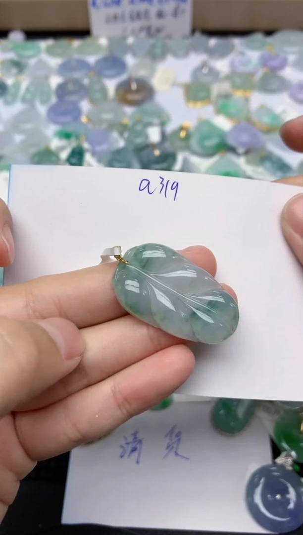 翡翠18K金镶嵌颈饰天然缅甸A货翡翠