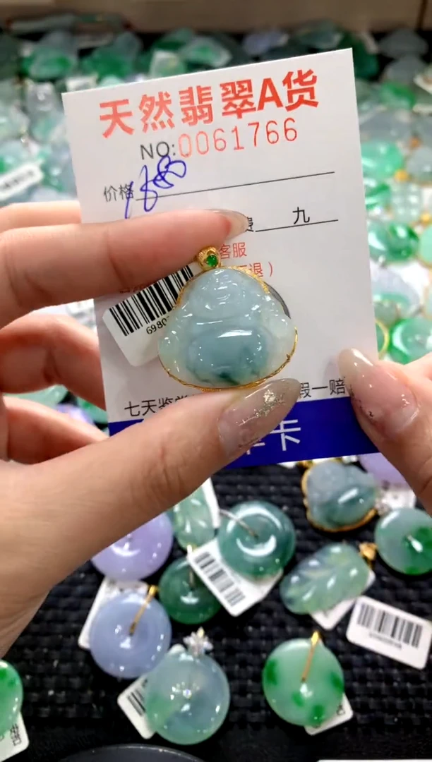 颈饰18K金镶嵌翡翠1111111111111111