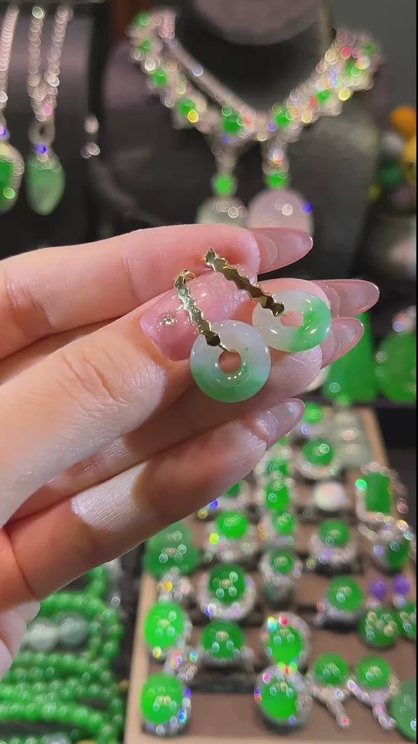 翡翠18K金镶嵌耳饰耳坠