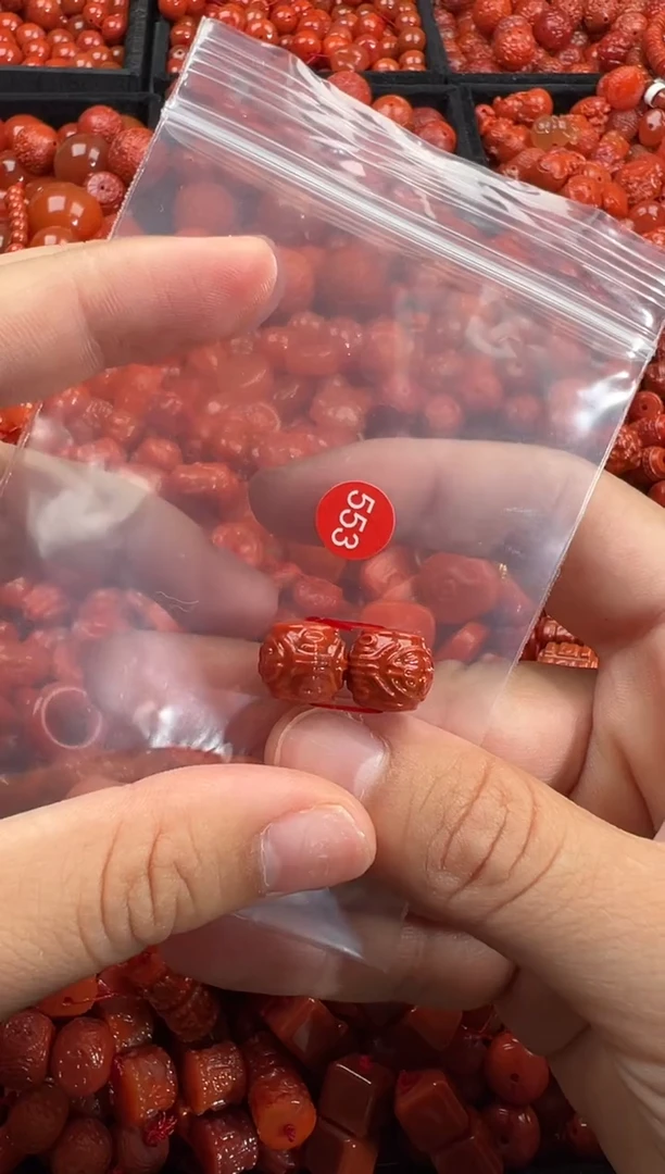 南红玛瑙未镶嵌颈饰1