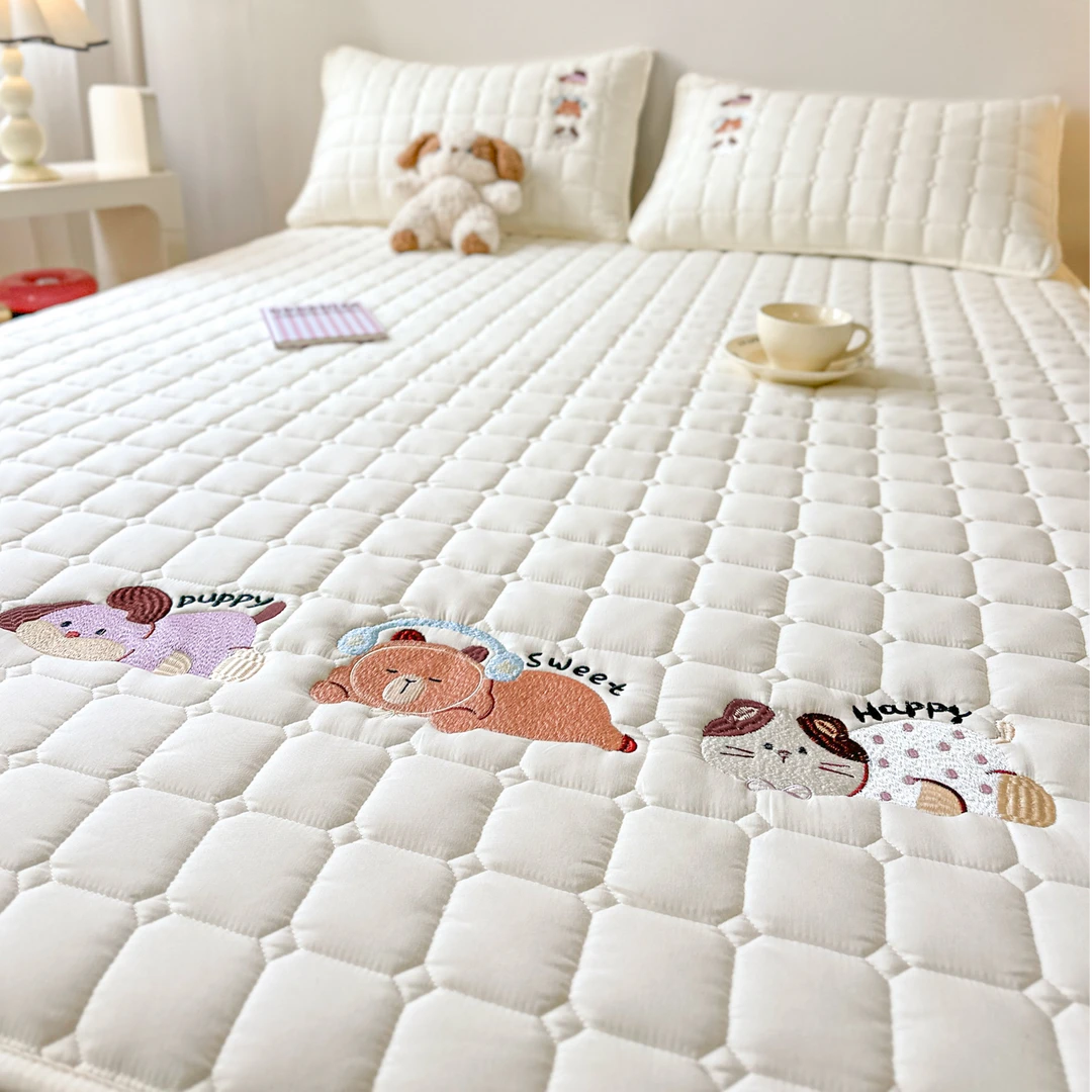 A类母婴级卡通刺绣夹棉床笠三件套四季通用加厚床罩床垫保护罩套