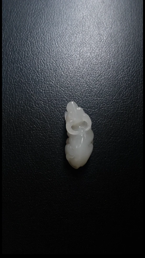 颈饰未镶嵌和田玉牛气冲天