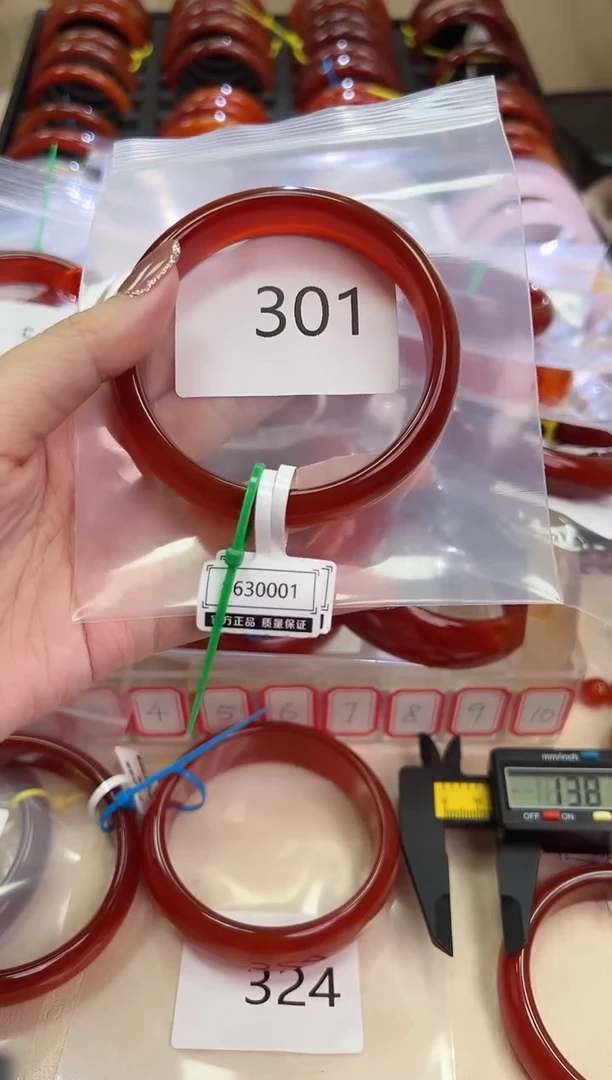 玛瑙/玉髓手镯未镶嵌60圈口*301