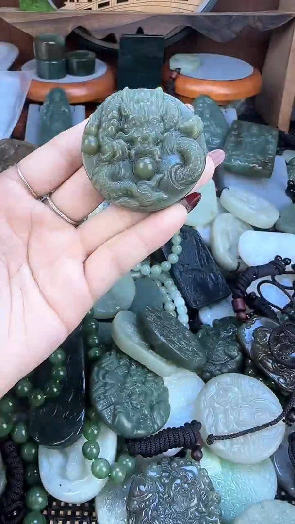 颈饰未镶嵌和田玉1