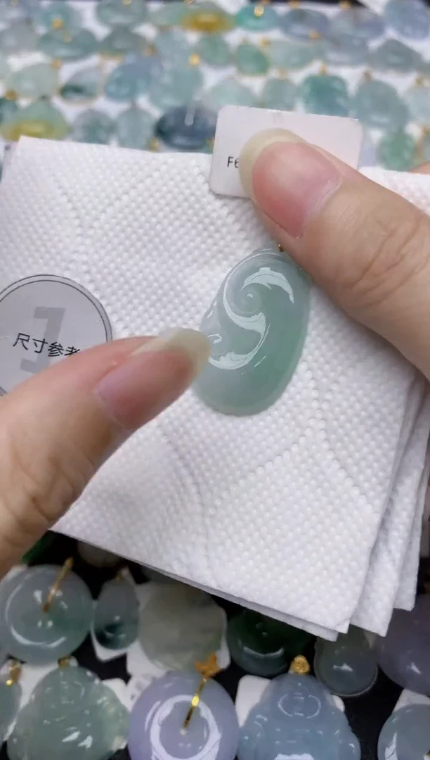 翡翠18K金镶嵌颈饰天然A货翡翠