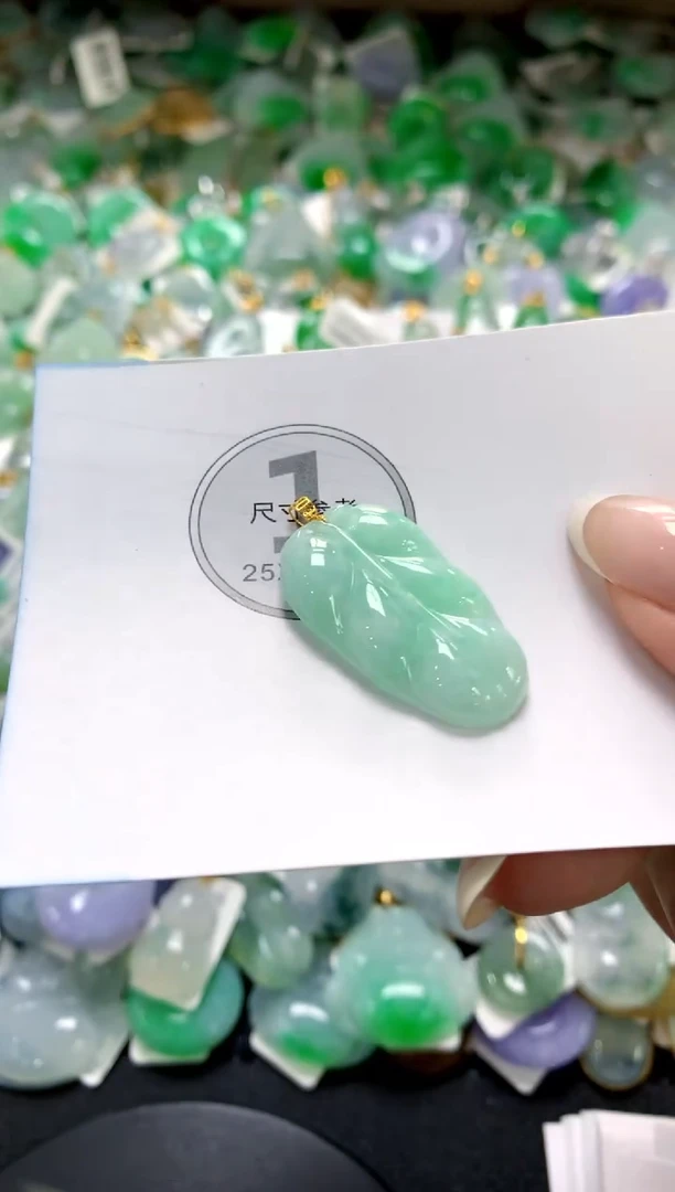 翡翠18K金镶嵌颈饰11111111111111111