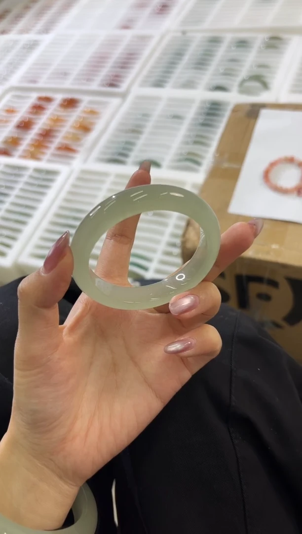 未镶嵌手镯石英质玉251-53D