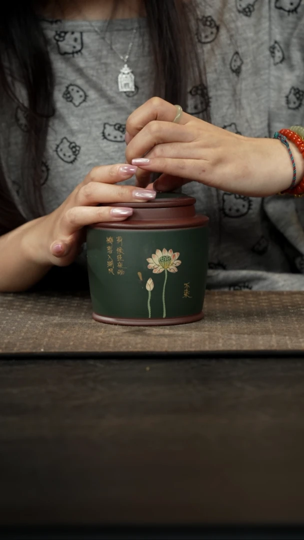 茶壶紫砂墨绿荷花茶叶罐