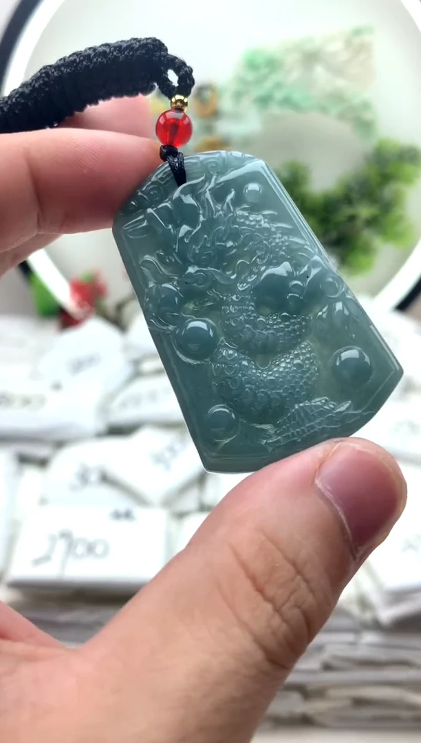 颈饰未镶嵌翡翠龙牌1