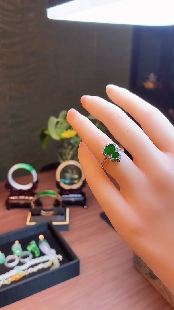 未镶嵌戒指翡翠葫芦戒指