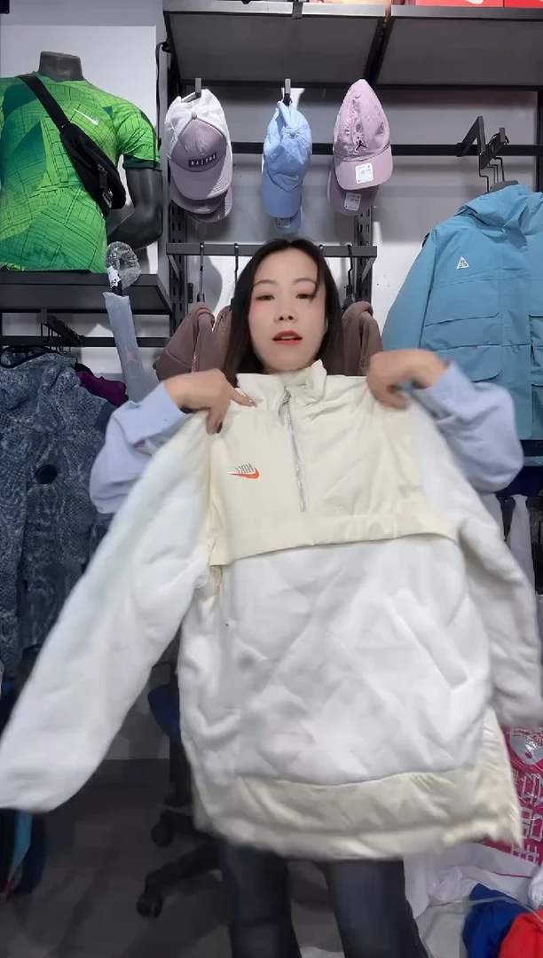 1758   编码 瑕疵款直播间过款为准 尺码160 M