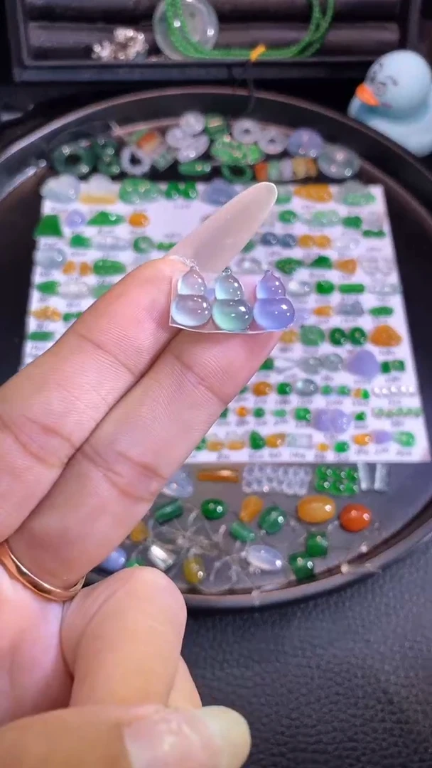 翡翠挂件未镶嵌葫芦