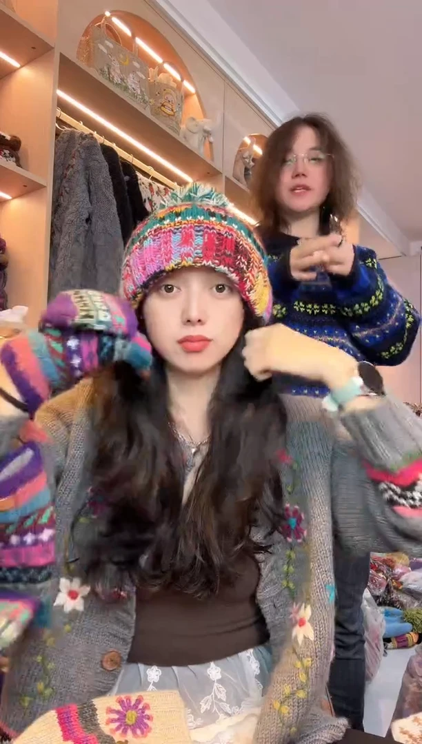 羊毛彩色小羊单球帽