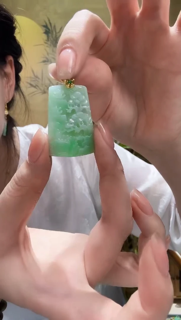 颈饰未镶嵌翡翠吊坠
