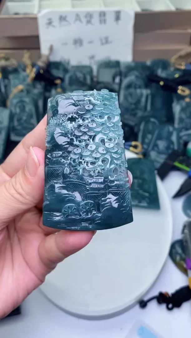 颈饰未镶嵌翡翠