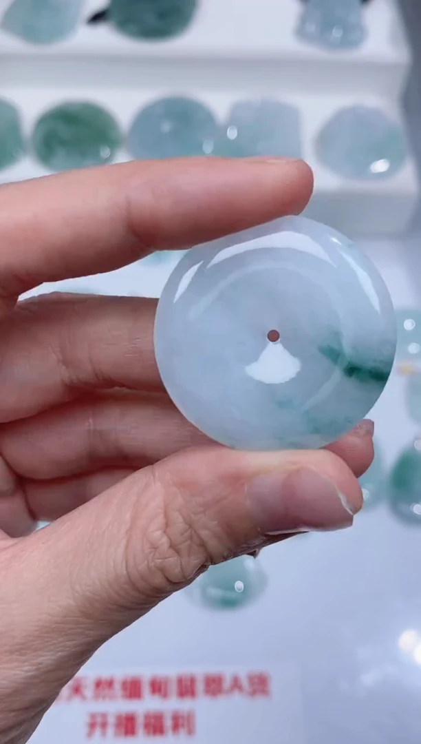 颈饰未镶嵌翡翠吊坠