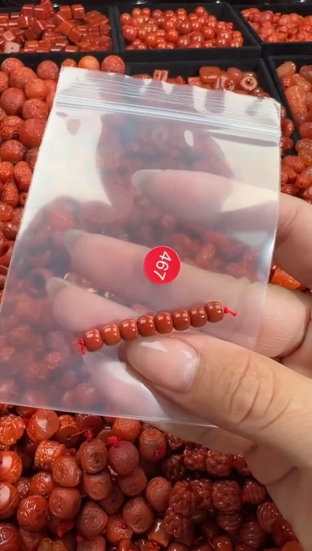 南红玛瑙未镶嵌颈饰1