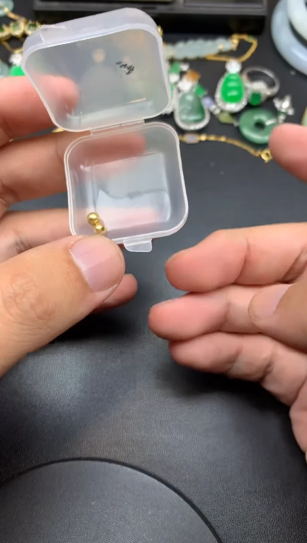 颈饰18K金镶嵌翡翠?****呀金珠4mm