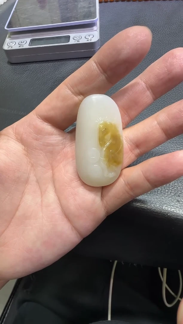 吊坠(赠链)未镶嵌和田玉金山糖白吊坠 （产地直发）