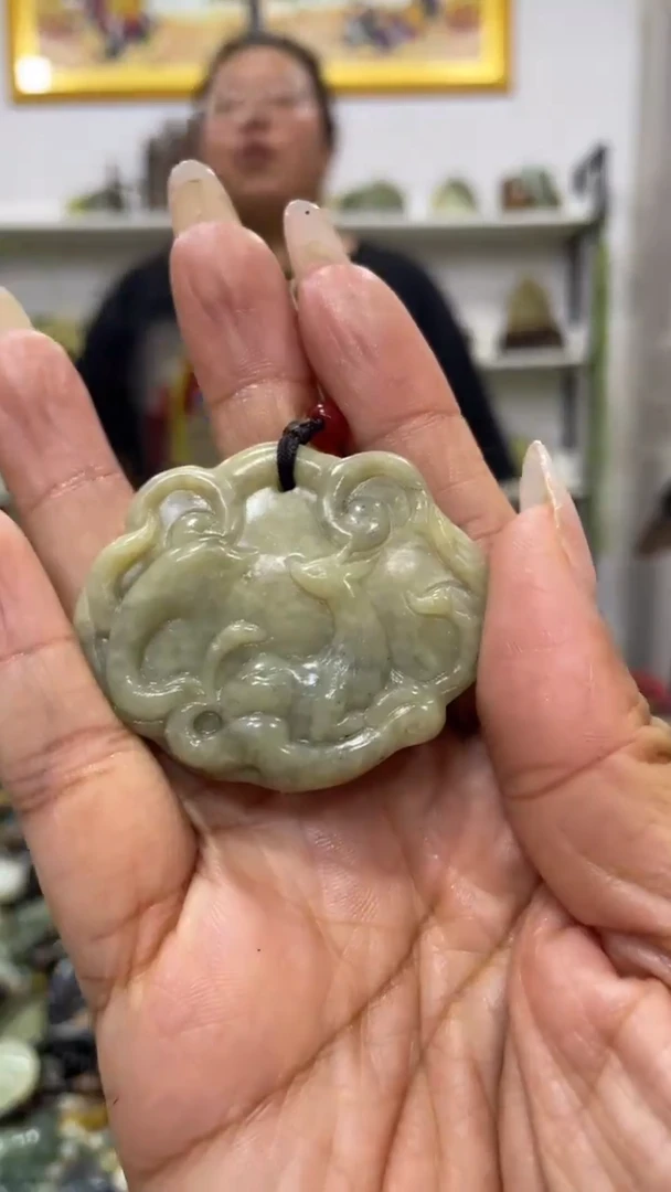 蛇纹石玉未镶嵌吊坠