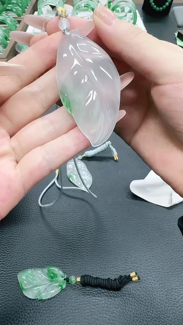 未镶嵌1石英质玉（非洲翠）朵*/7146