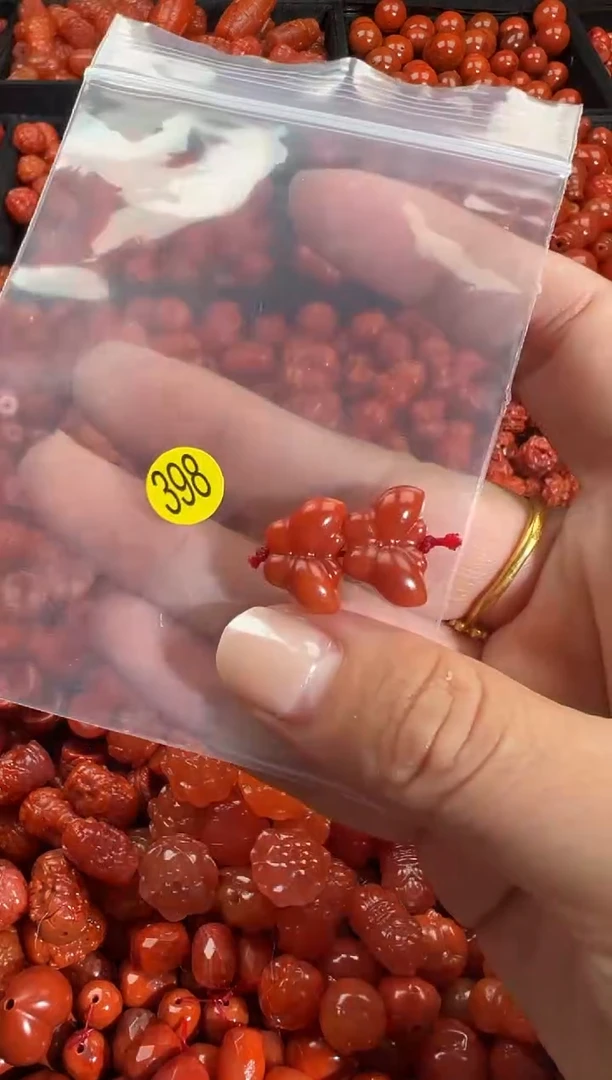 颈饰未镶嵌南红玛瑙1