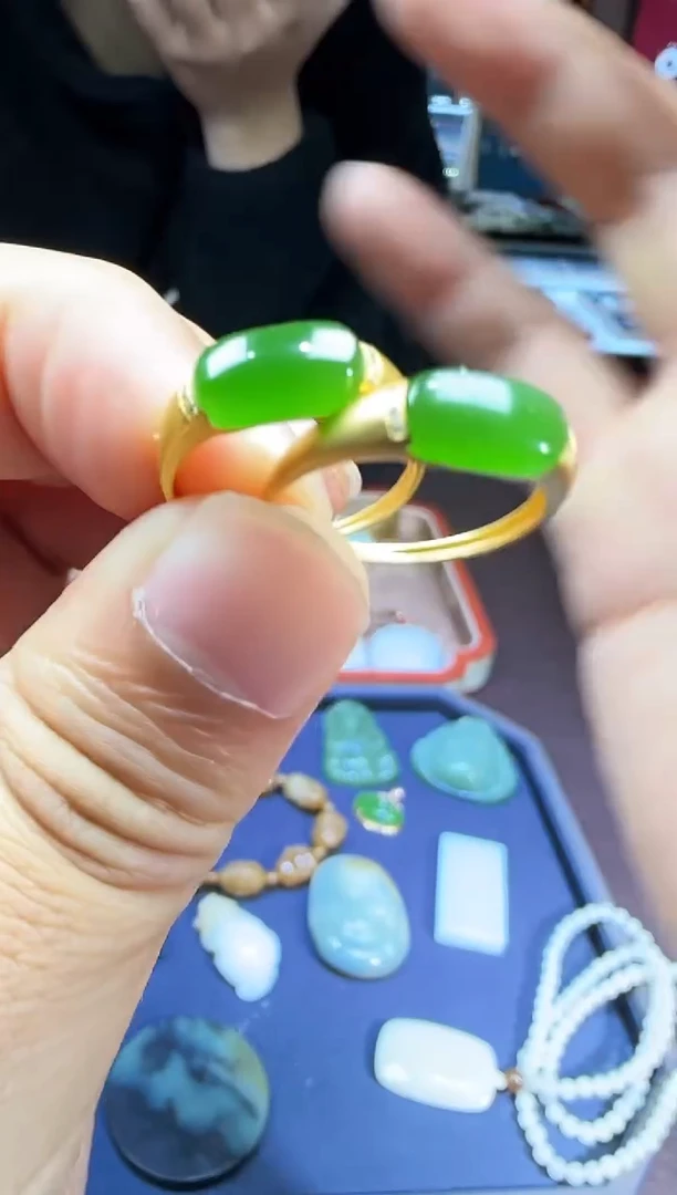 18K金镶嵌和田玉挂件【陆105】115 5512 多样性发其一