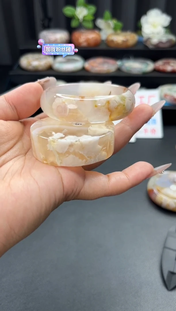 未镶嵌手镯石英质玉（49-50圈口）赠送镯心 无证书