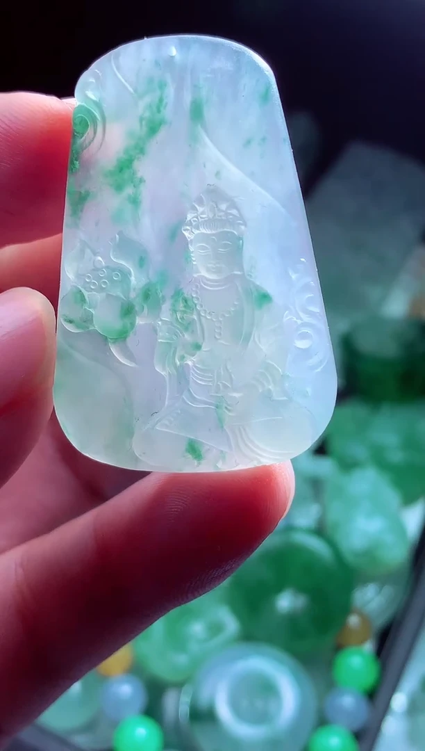 未镶嵌定制翡翠雨***?翡翠毛货定制