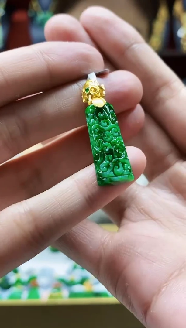 颈饰未镶嵌翡翠吊坠