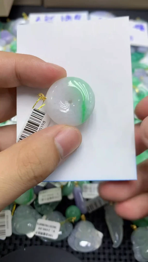 颈饰18K金镶嵌翡翠天然缅甸翡翠A货