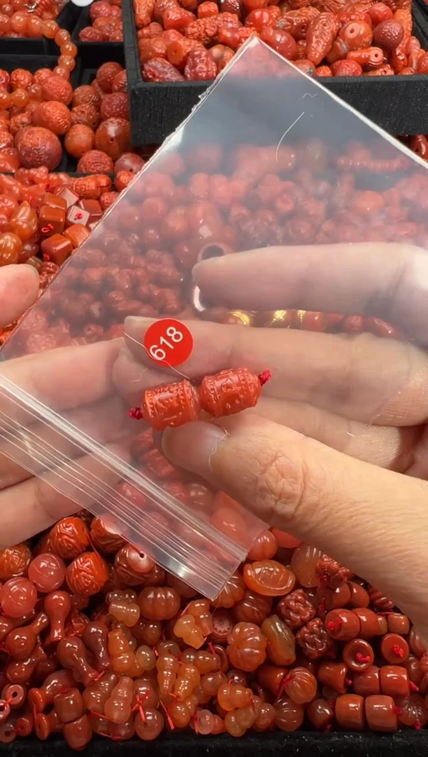 南红玛瑙未镶嵌颈饰1