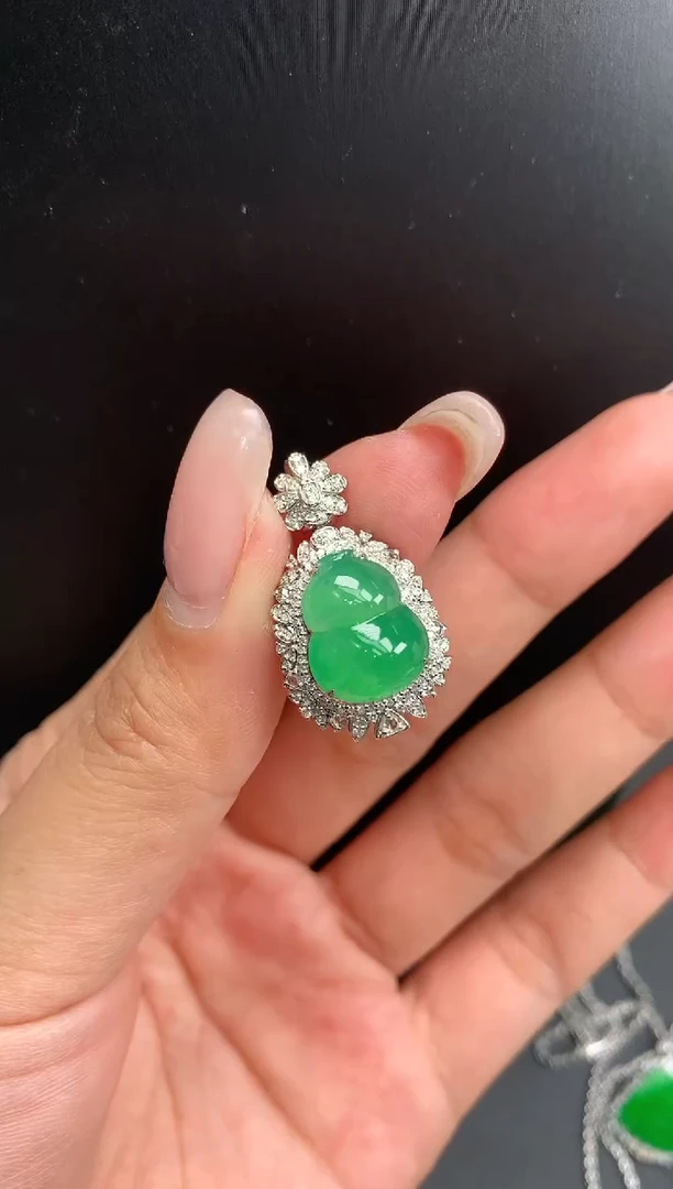 【闪购商品】翡翠颈饰18K金镶嵌葫芦