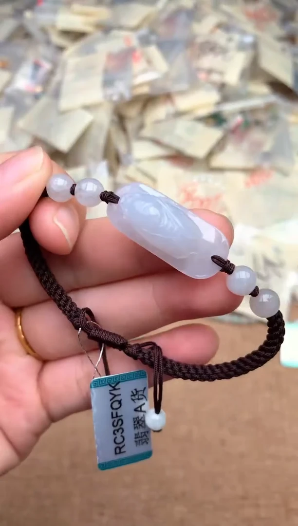 未镶嵌挂件翡翠 —
