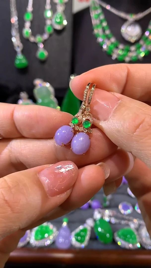 18K金镶嵌翡翠耳饰耳勾