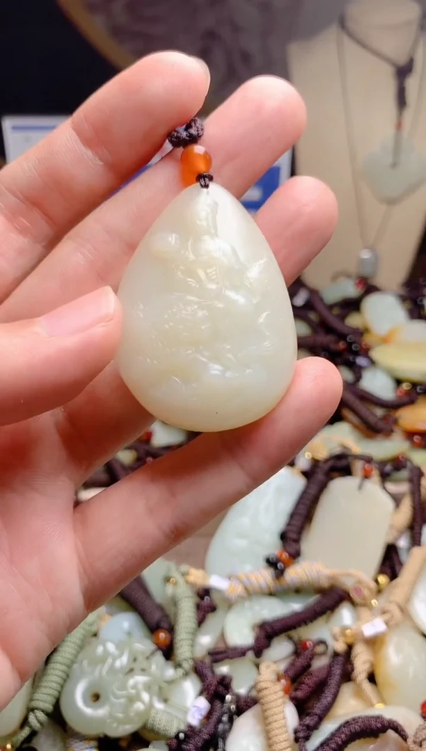 和田玉未镶嵌颈饰1
