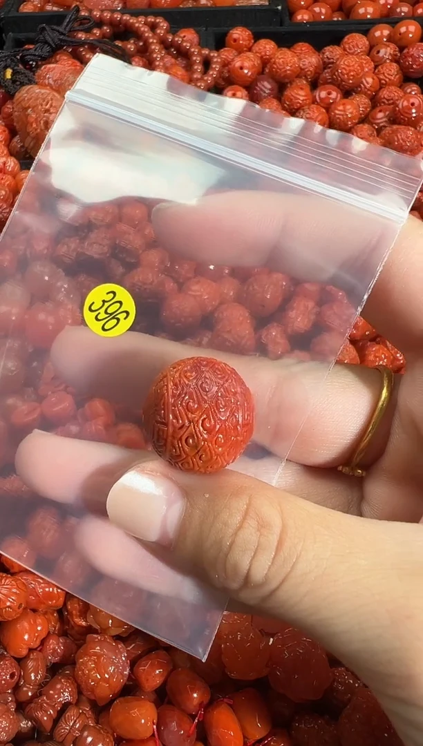 颈饰未镶嵌南红玛瑙1