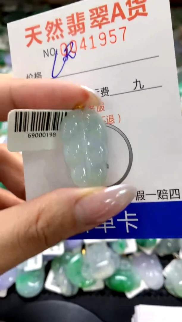 颈饰18K金镶嵌翡翠1111111111111111