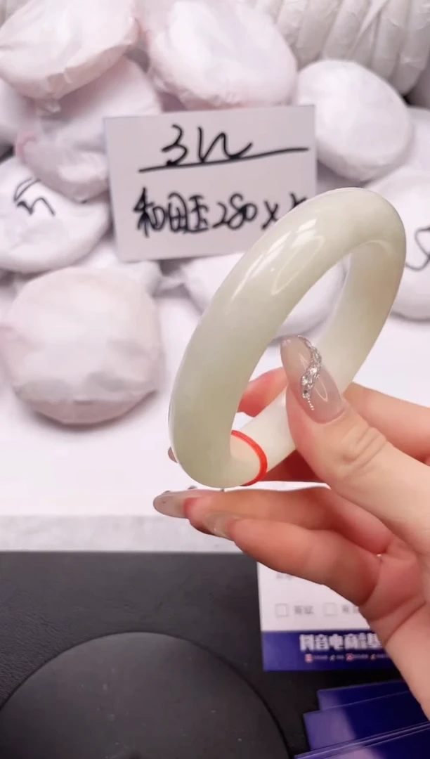 【闪购商品】和田玉手镯未镶嵌24K409-57