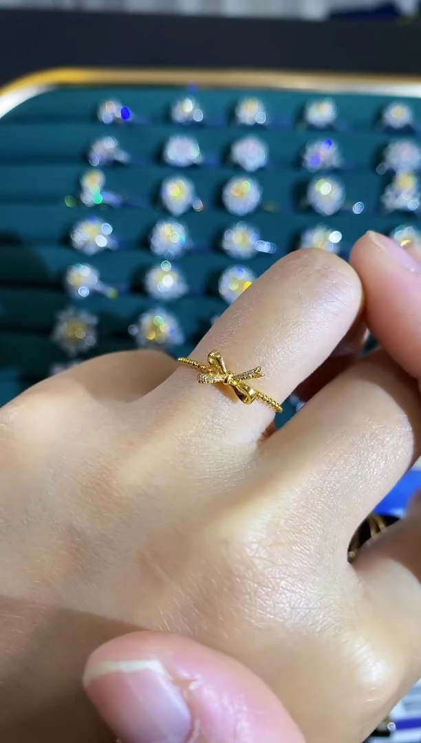 18K金镶嵌戒指钻石戒指