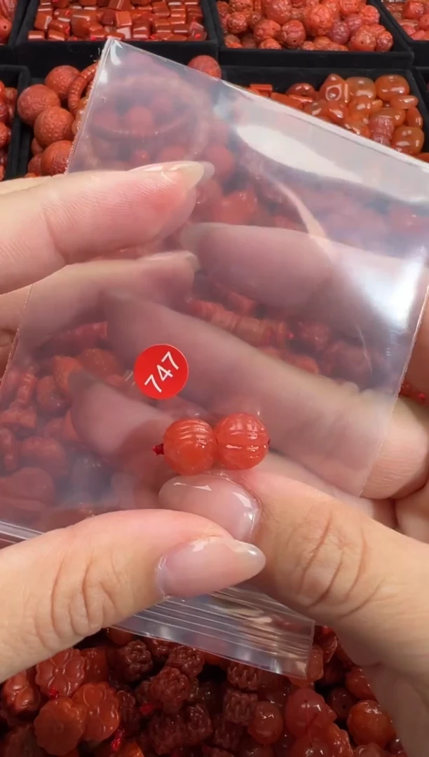 南红玛瑙未镶嵌颈饰1