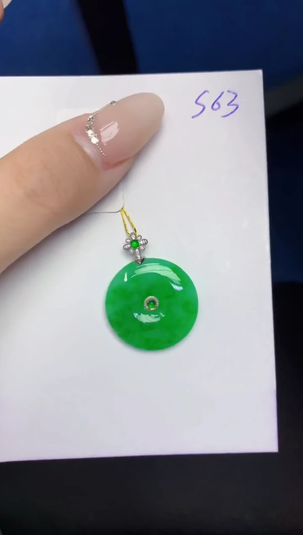 翡翠未镶嵌颈饰天然缅甸A货翡翠