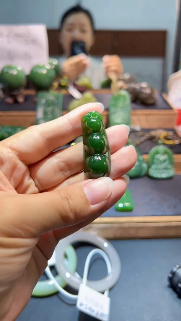 颈饰未镶嵌和田玉（碧玉）多样性发一