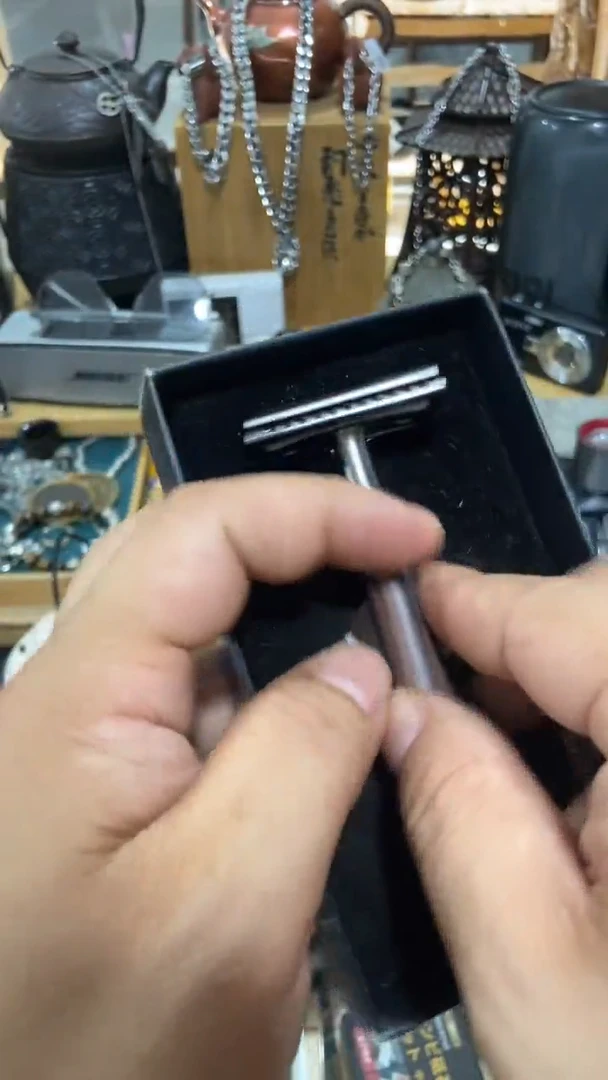 瓷片闪购商品  如图所示