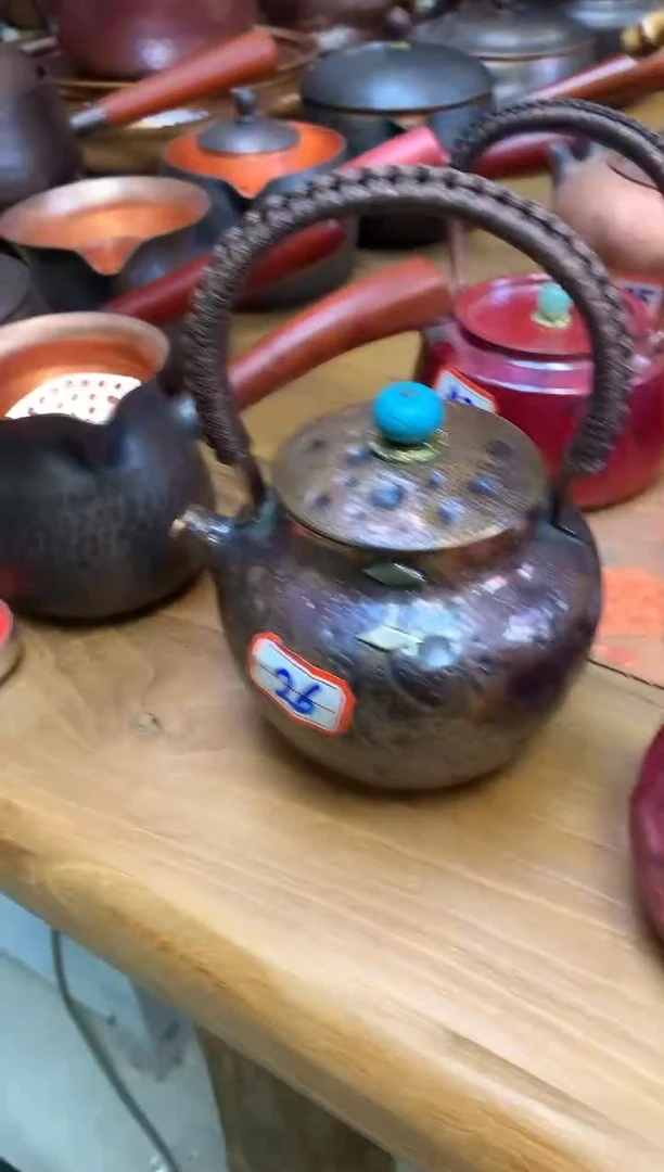若*紫铜做旧宫灯提梁壶