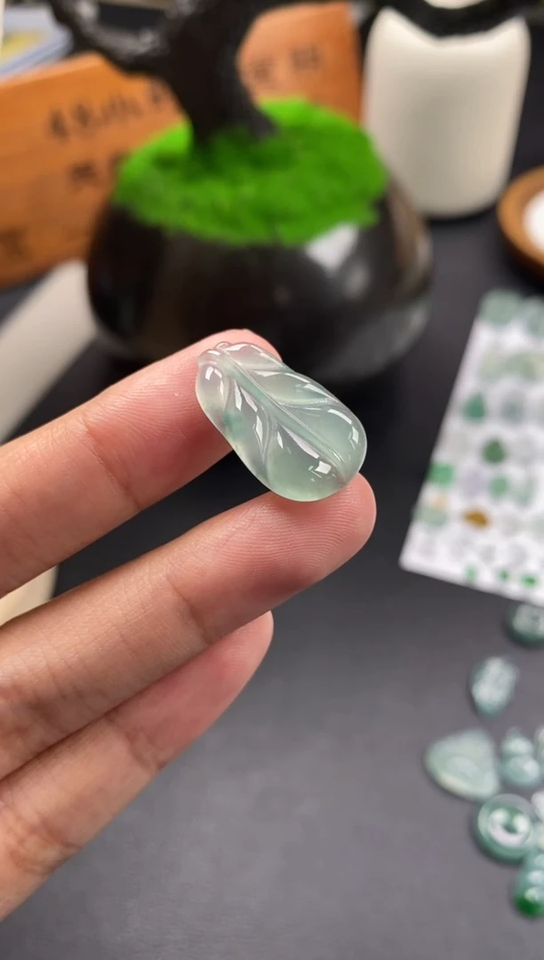 颈饰未镶嵌翡翠翡翠冰种叶子