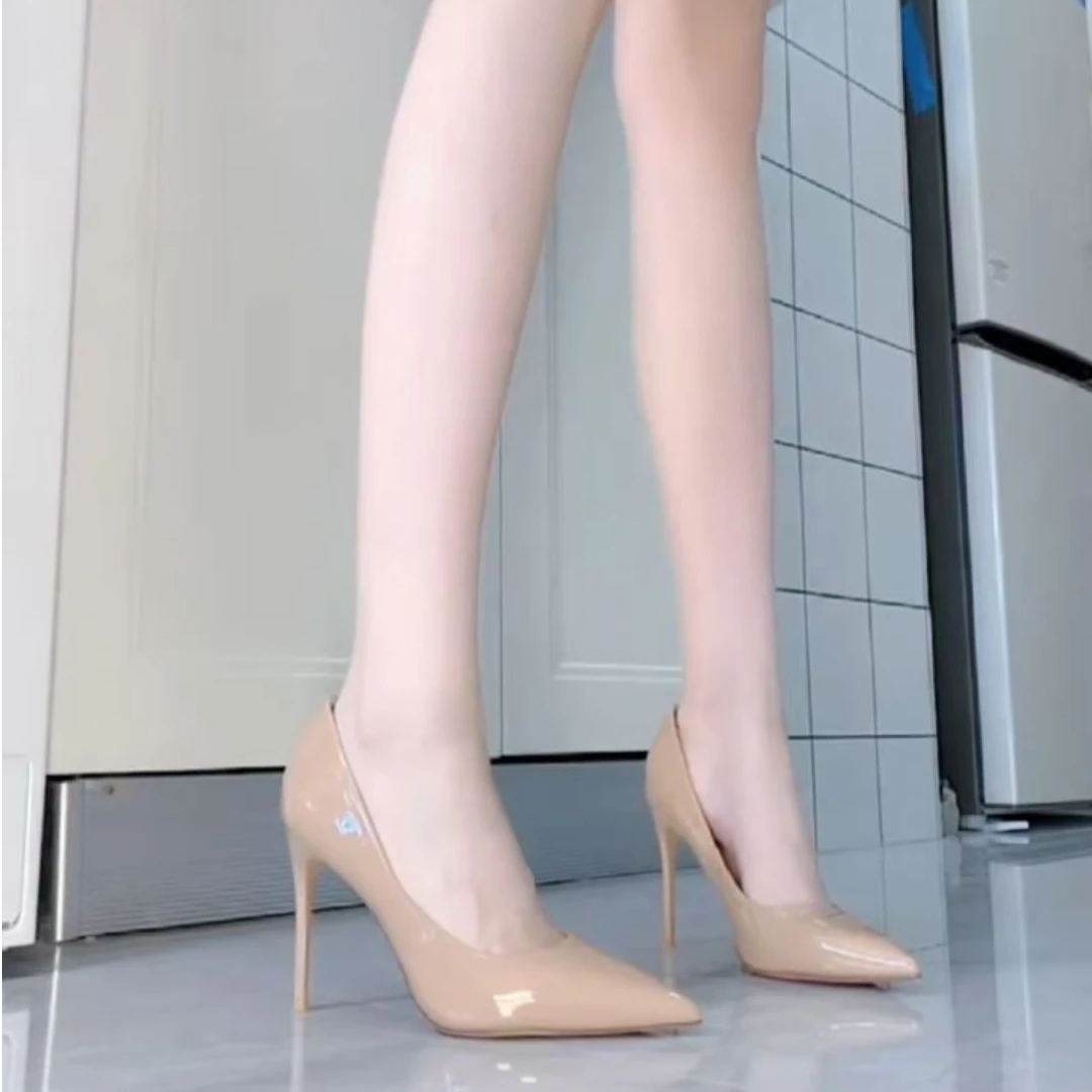 漆皮裸色高跟鞋女2025年新款小众设计感气质名媛细跟尖头浅口单鞋
