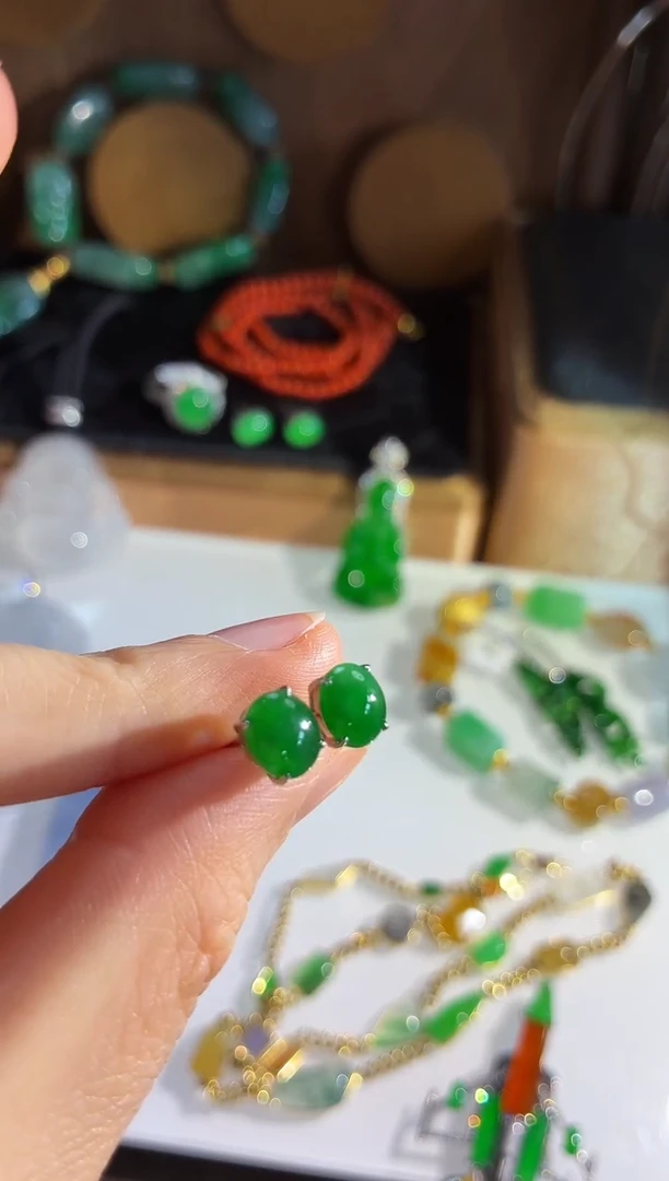 18K金镶嵌翡翠耳饰耳饰