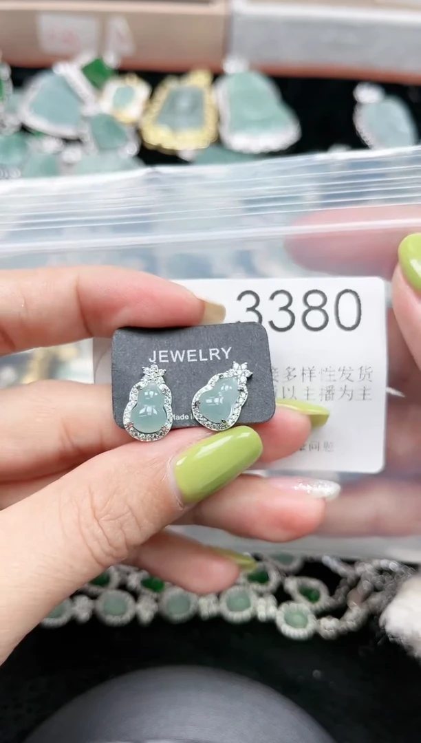 【闪购商品】翡翠颈饰未镶嵌3380赠皮绳