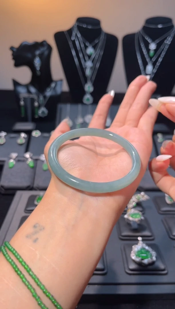 未镶嵌手镯翡翠手镯